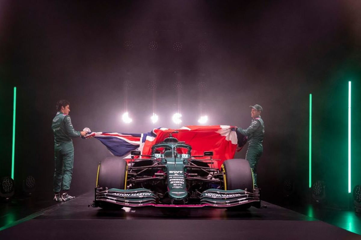 Vettel in zijn nopjes met nieuwe bolide: "Hopelijk is ze zo snel als ze eruitziet"