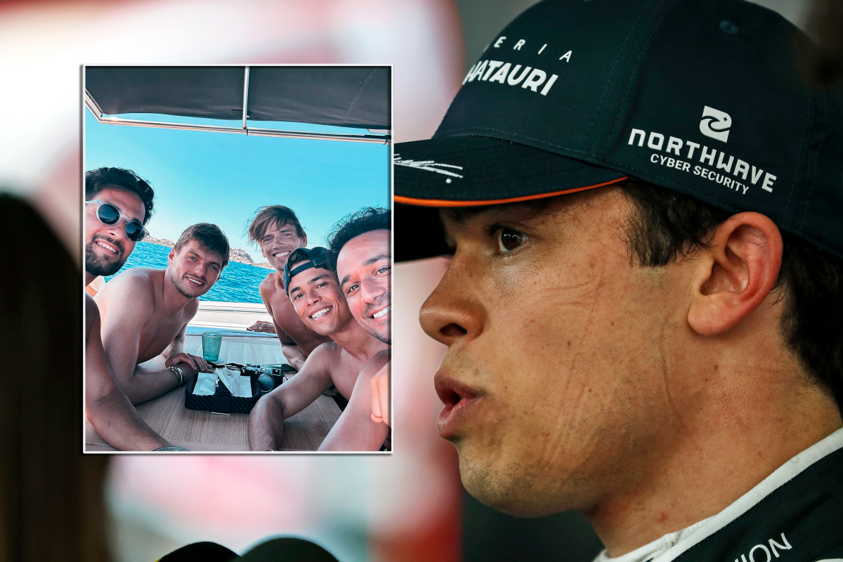 De Vries verbreekt stilte op social media met vakantiekiekjes