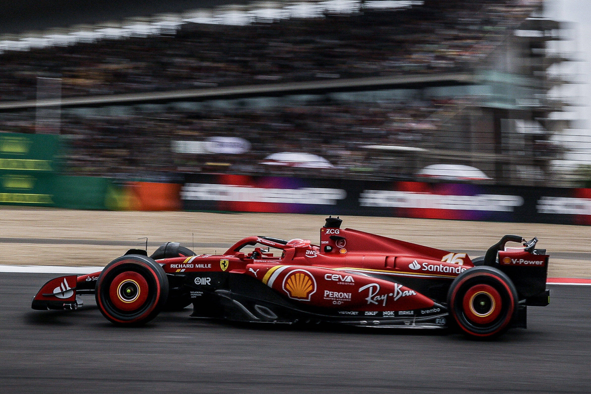 Ferrari teast nieuwe kleurstelling, Leclerc en Sainz te zien in blauwe raceoveralls | F1 Shorts