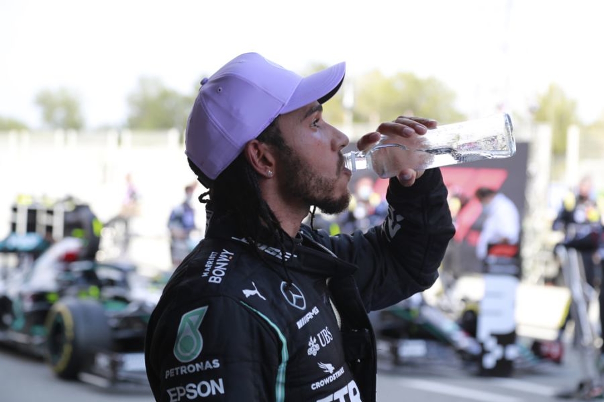 VIDEO: Cómo beben los pilotos durante una carrera