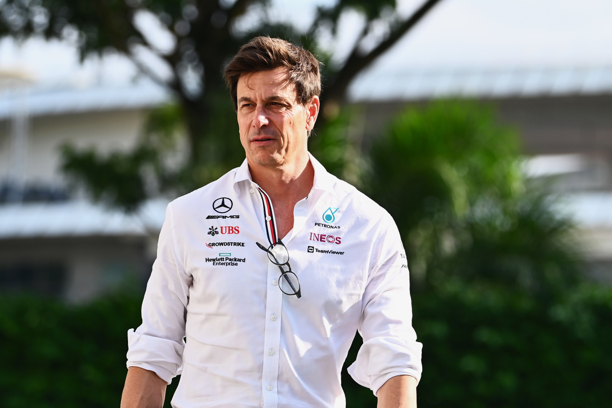 Contrarié, Wolff espère qu’au départ l’une de ses Mercedes dépassera Verstappen