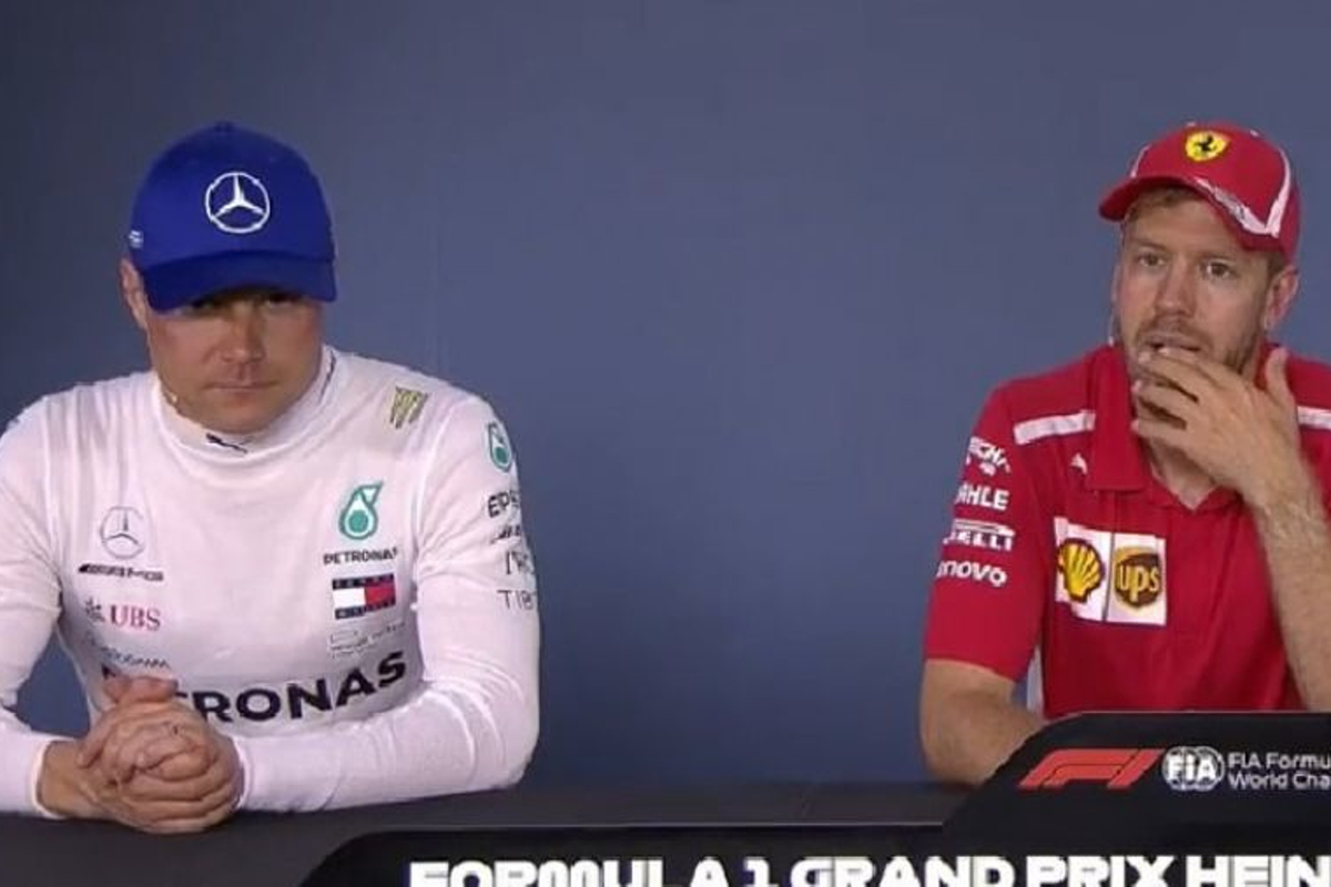VIDEO: Valtteri Bottas zat te slapen in de persconferentie