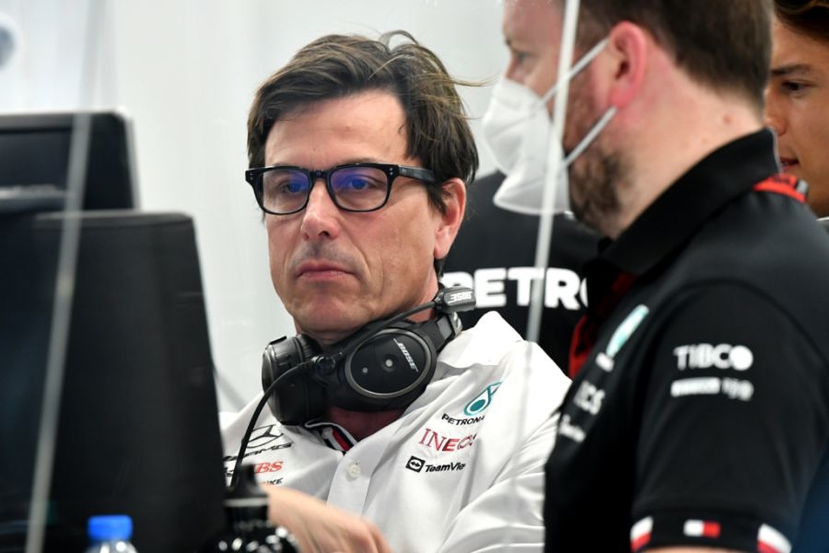 Wolff baalt: "Mercedes geeft Hamilton en Russell niet de auto die zij verdienen"