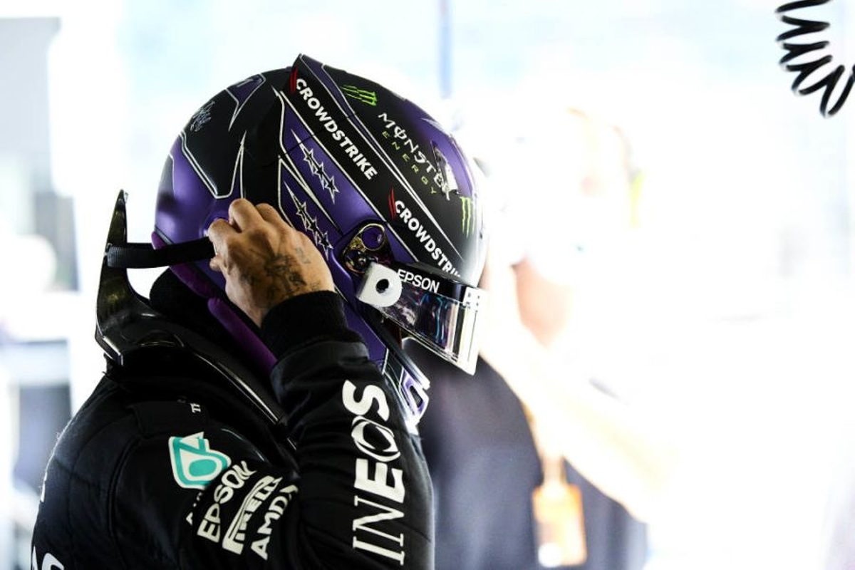 Hamilton wint in Bahrein na knokpartij met Verstappen: "Max zat echt vol op mij"