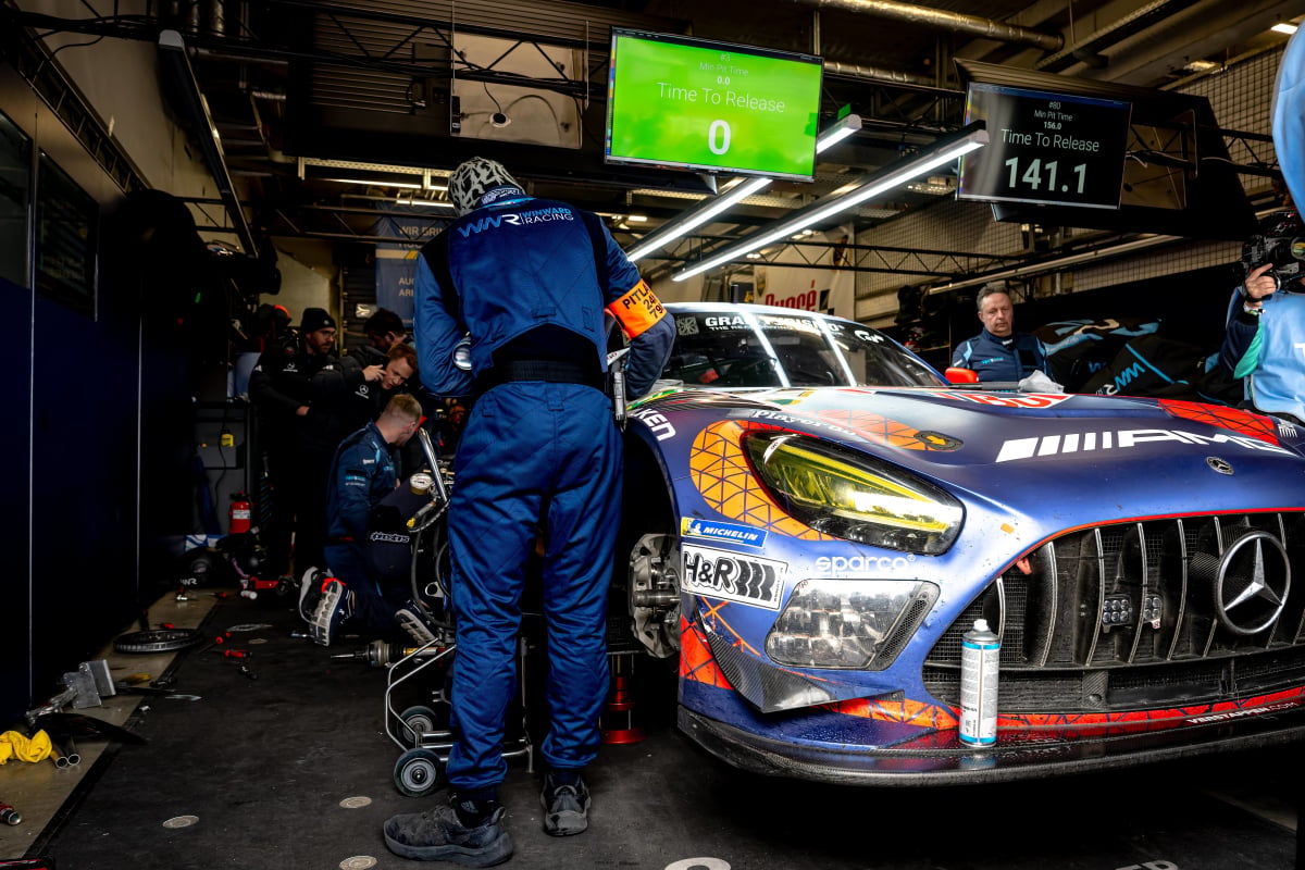 Verstappen Racing crew fixing car in 24h Nurburgring