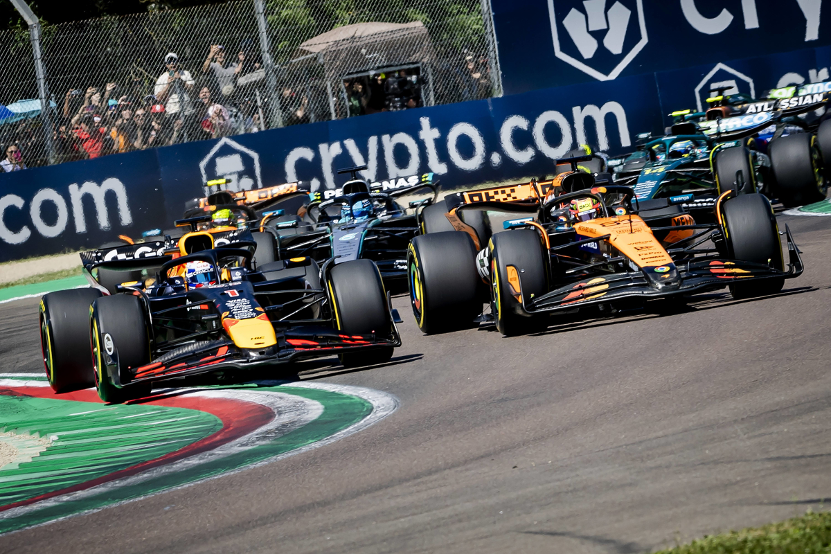 VIDEO | Verstappen over kopiëren foefje McLaren: "Zijn we mee bezig" | GPFans Race Day