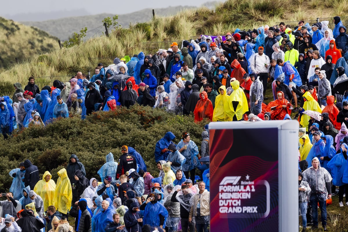 fans, zandvoort, dutch gp, rain 