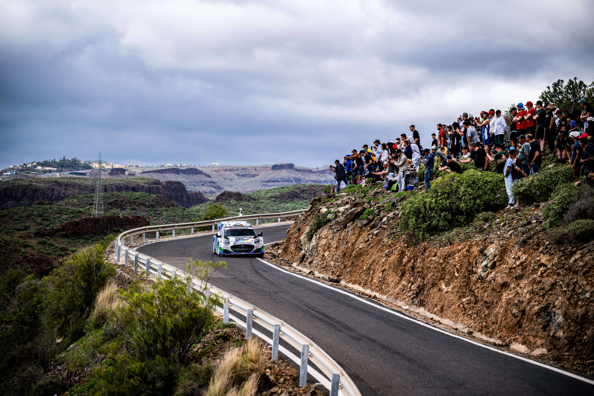 A car goes round the corner in front of fans at the Rally Islas Canarias