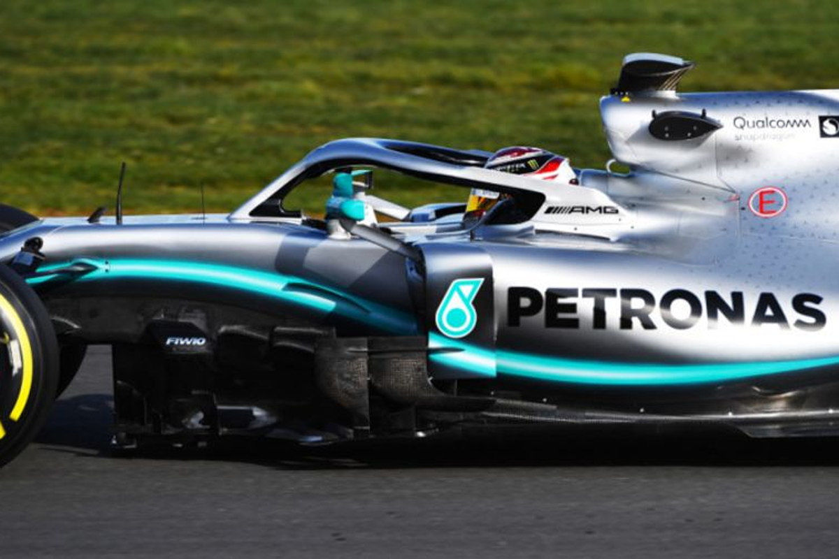VIDEO: Lewis Hamilton in actie met de Mercedes W10 op Silverstone