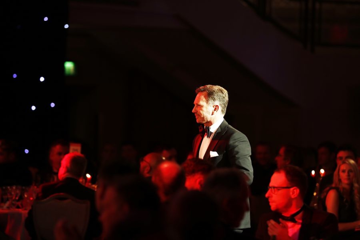 Horner discute de Ferrari et Binotto au gala de la FIA 2022...