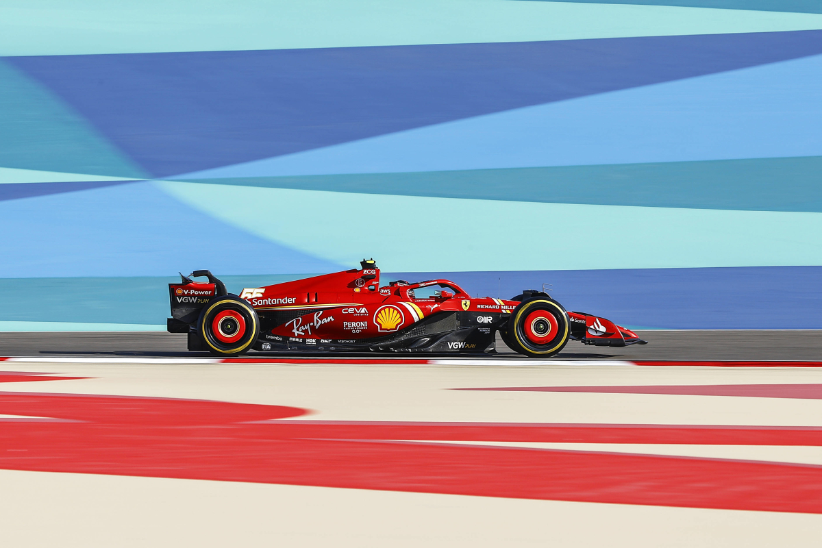 De donderdagmiddag in Bahrein: Sainz klokt snelste tijd, rommelige dag Red Bull