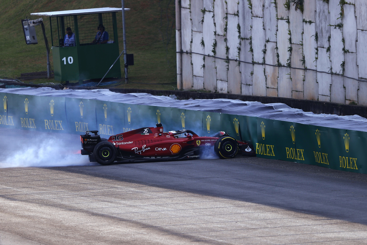 Leclerc verbaasd over geringe schade: "Auto stuurde uit zichzelf naar rechts, verder was het oké"