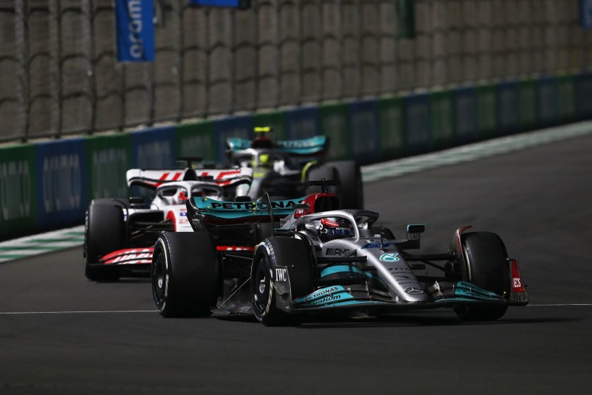 Russell waarschuwt concurrentie voor Mercedes: "Titel is nog steeds binnen handbereik"