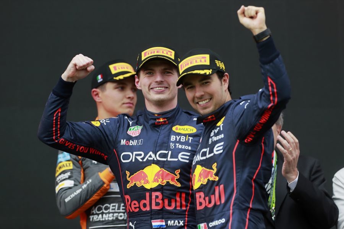 Verstappen en Pérez krijgen heldenonthaal van Red Bull