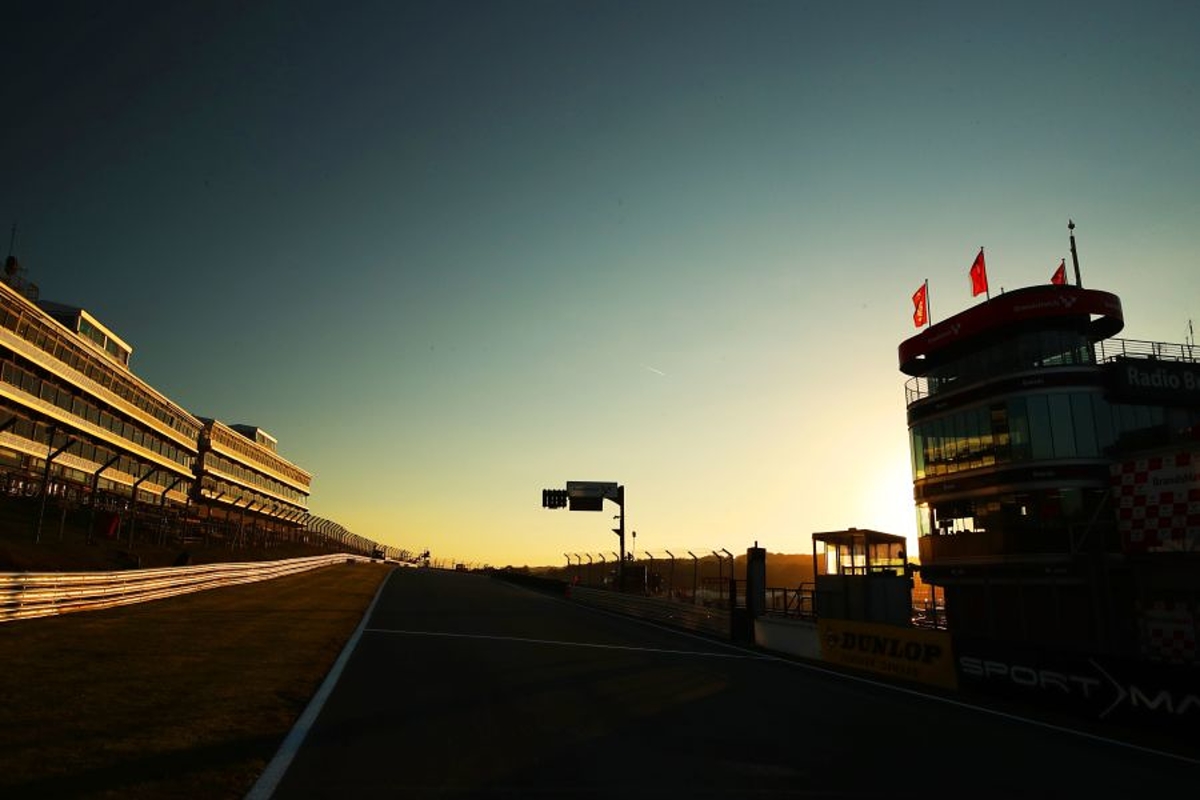 Formule 1 herdenkt overleden marshal, teams en coureurs leven mee