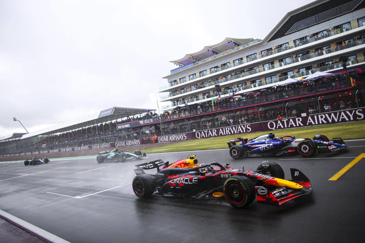 F1 cars in the rain at Silverstone