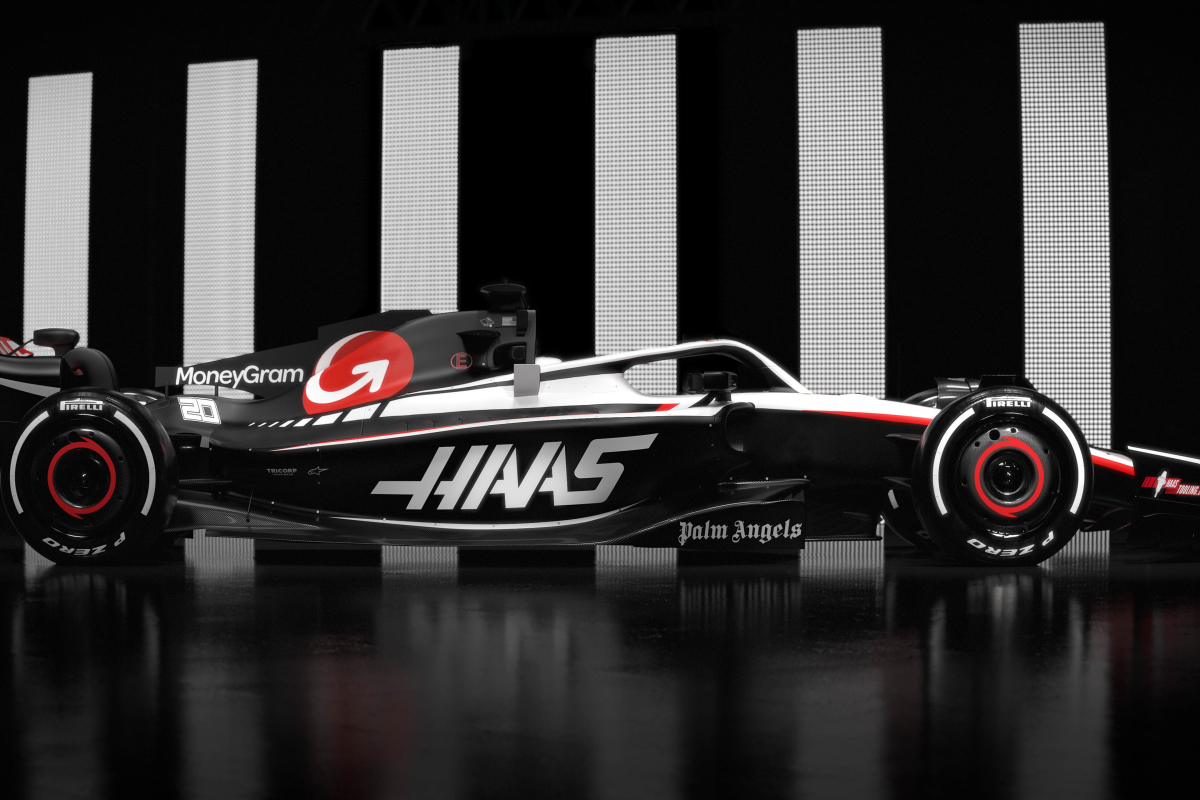 In beeld: Vernieuwd MoneyGram Haas F1 Team lanceert livery voor 2023-seizoen