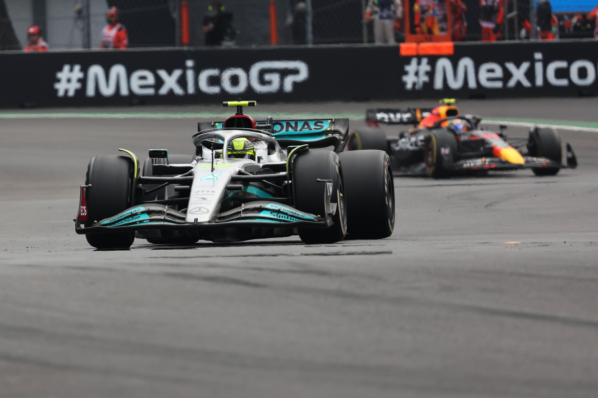 Red Bull onderzoekt mislukte pitstop die Hamilton voor Pérez bracht in Mexico