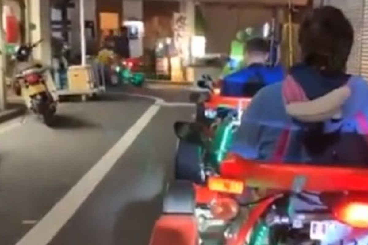 VIDEO: Alonso en andere coureurs doen Mario Kart in het echt