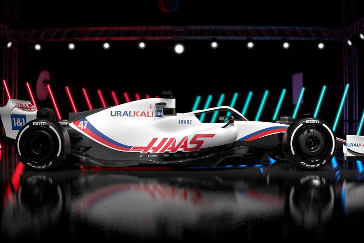 Internet leeft zich uit na openbaring nagenoeg identieke 2022 livery Haas F1