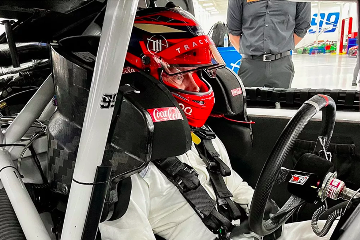 ¿Cómo ver el debut de Kimi Raikkonen en la NASCAR?