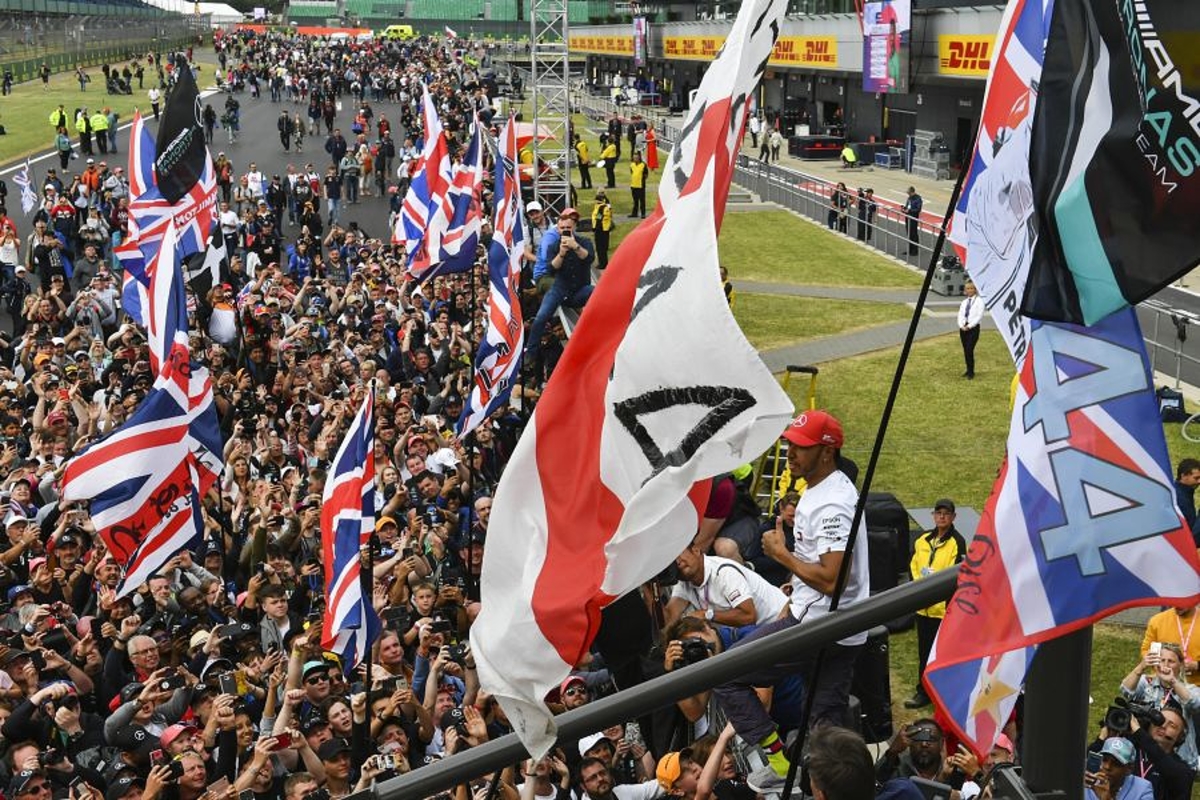 Hill verwacht warm onthaal Verstappen in Silverstone: "Zijn echte F1-fans"