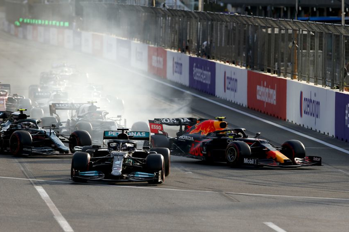 Hamilton over herstart in Bakoe: "Ik beschouw het niet als een fout"