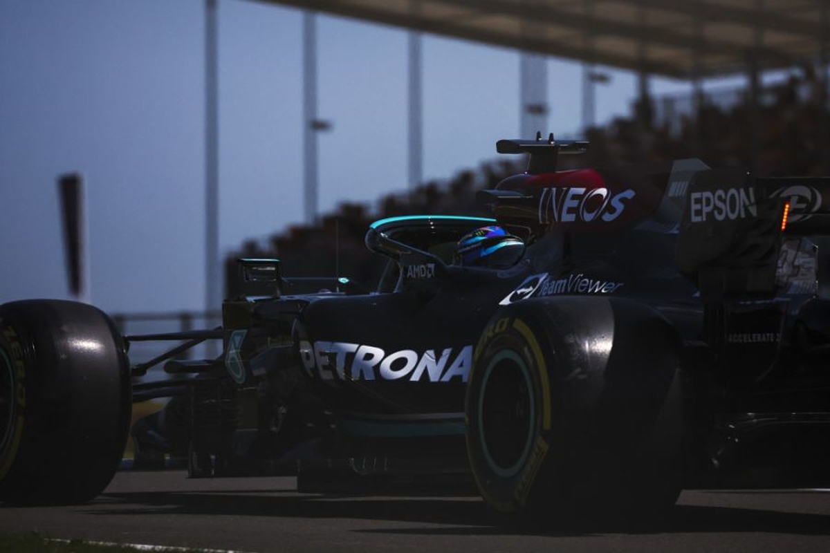 Hamilton pakt zege op Silverstone: "Verstappen agressief, niet eens met de straf"