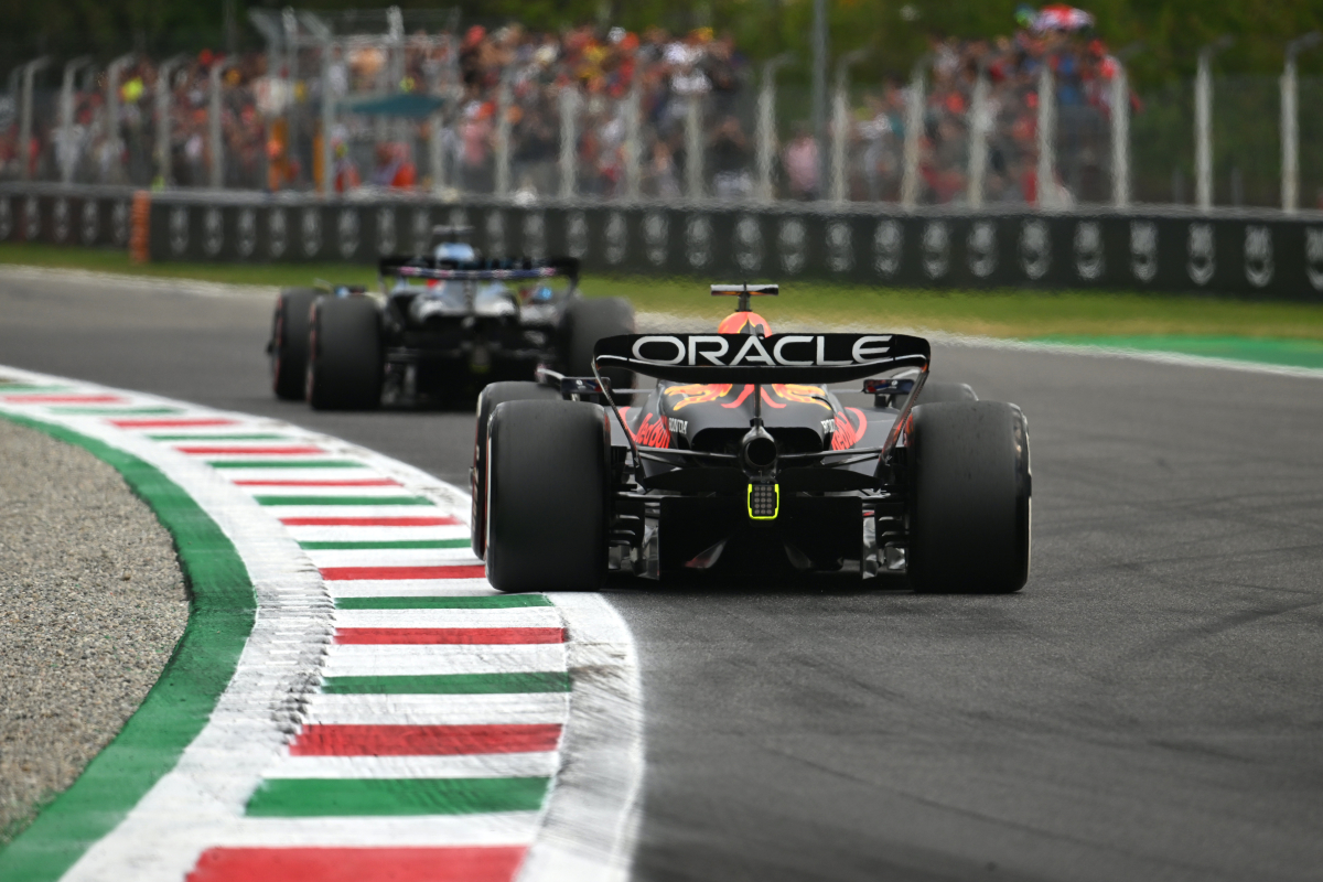 Sainz y Checo escoltan a Verstappen en la FP1 de Italia