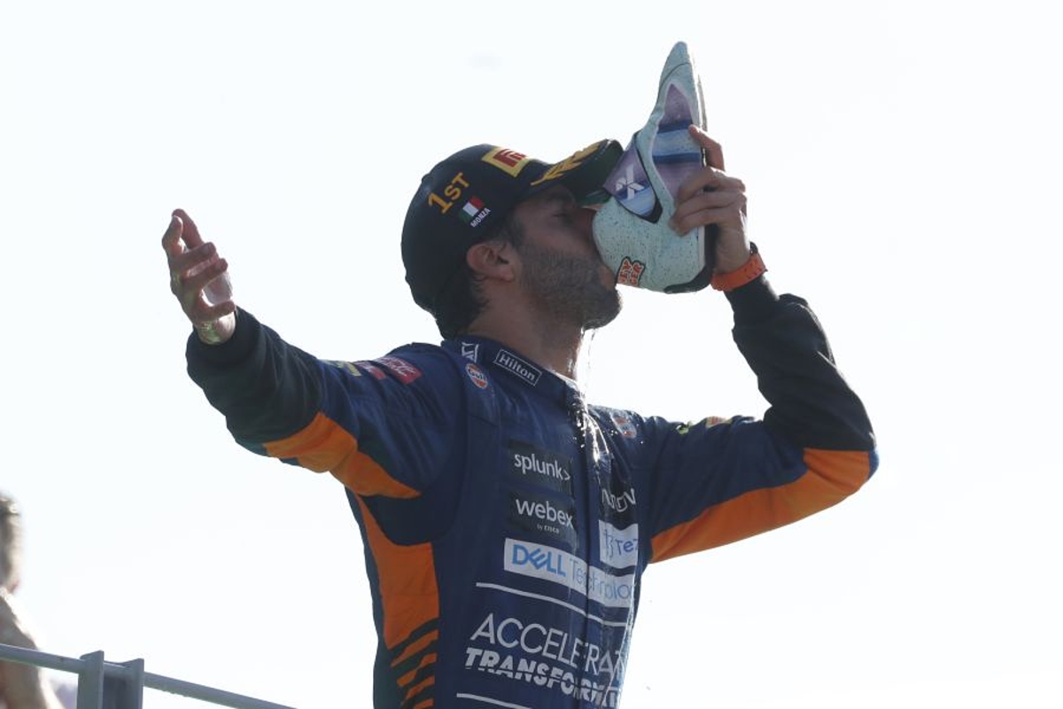 Ricciardo wint weddenschap en ziet mooie prijs tegemoet: 'Misschien geeft hij mij zijn auto'