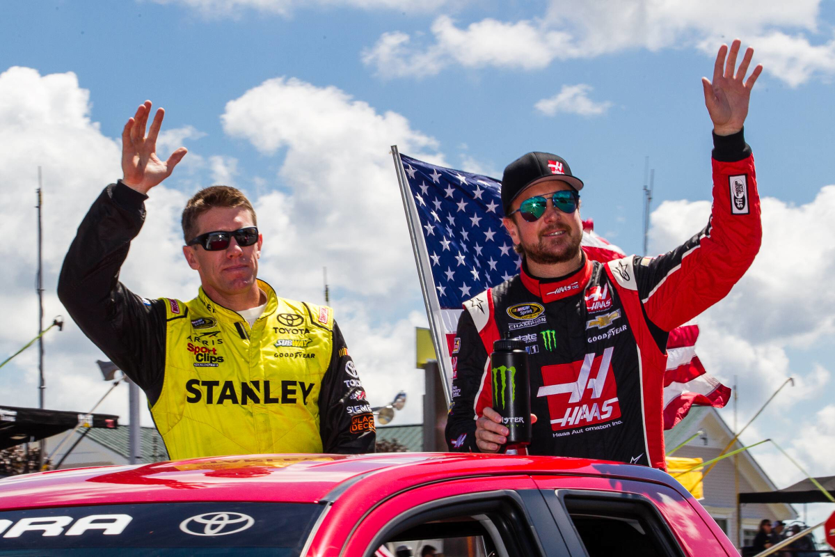 An image of NASCAR drivers Kurt Busch and Carl Edwards in 2015