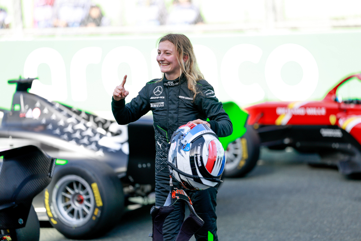 Mercedes-dame Pin raakt F1 Academy-zege kwijt in Saoedi-Arabië vanwege blunder na finish