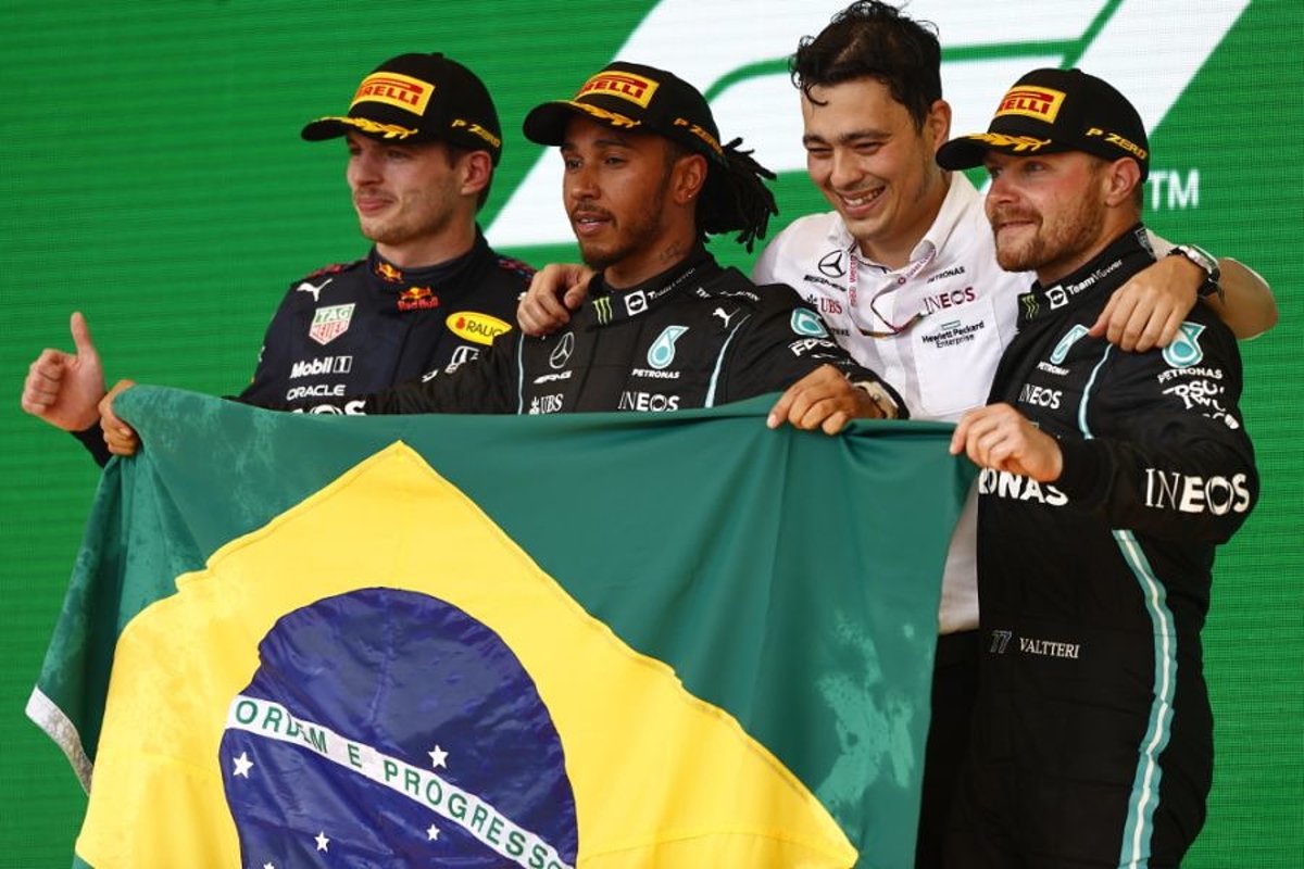 Hamilton verklaart op social media lopen met Braziliaanse vlag: "Voor Senna, voor Brazilië!"