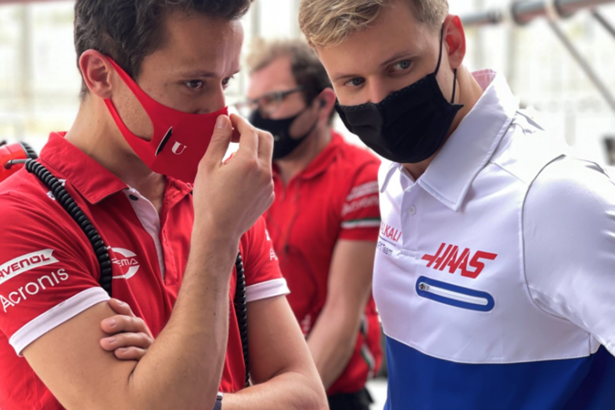 Haas zet zichzelf wederom in de kijker: Shirt doet denken aan Russische vlag