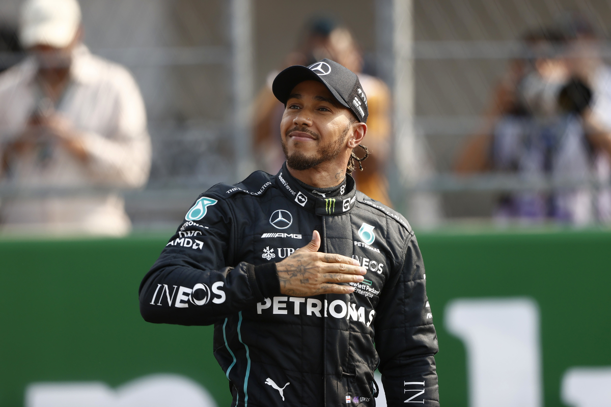 Hamilton ziet 2022 niet als seizoen zonder zege: "Iedereen in dit team een winnaar"