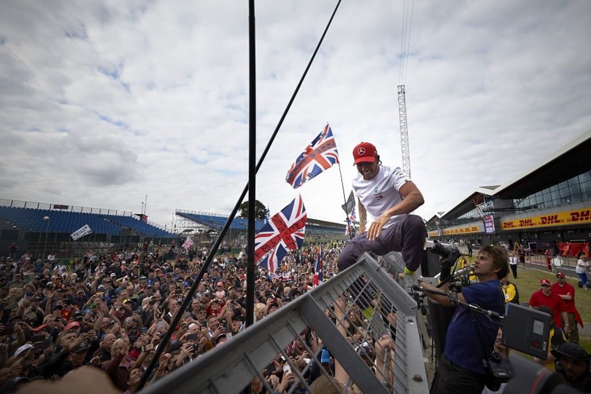 Silverstone Circuit vernoemt pit straight naar Lewis Hamilton