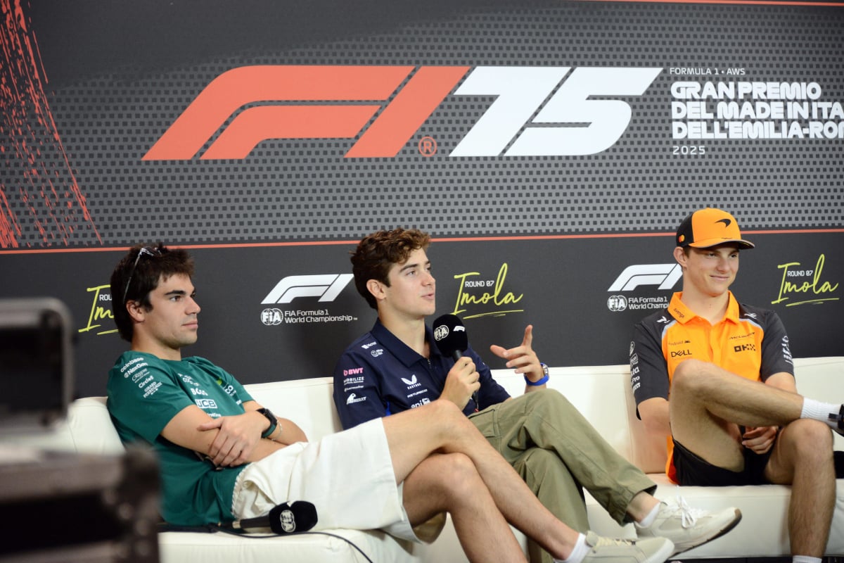 Lance Stroll, Franco Colapinto and Oscar Piastri address the F1 media from a sofa
