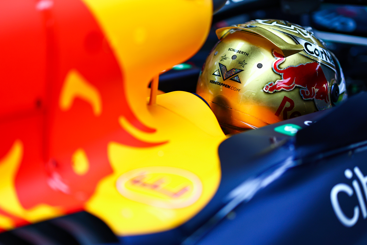 Verstappen roulera avec un casque doré jusqu'à la fin de la saison
