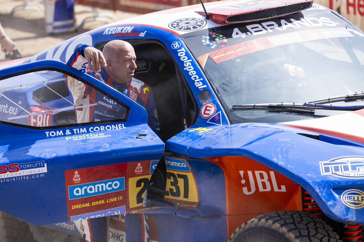 Gebroeders Coronel uit Dakar Rally gehaald na 'slapeloze nacht in de woestijn'