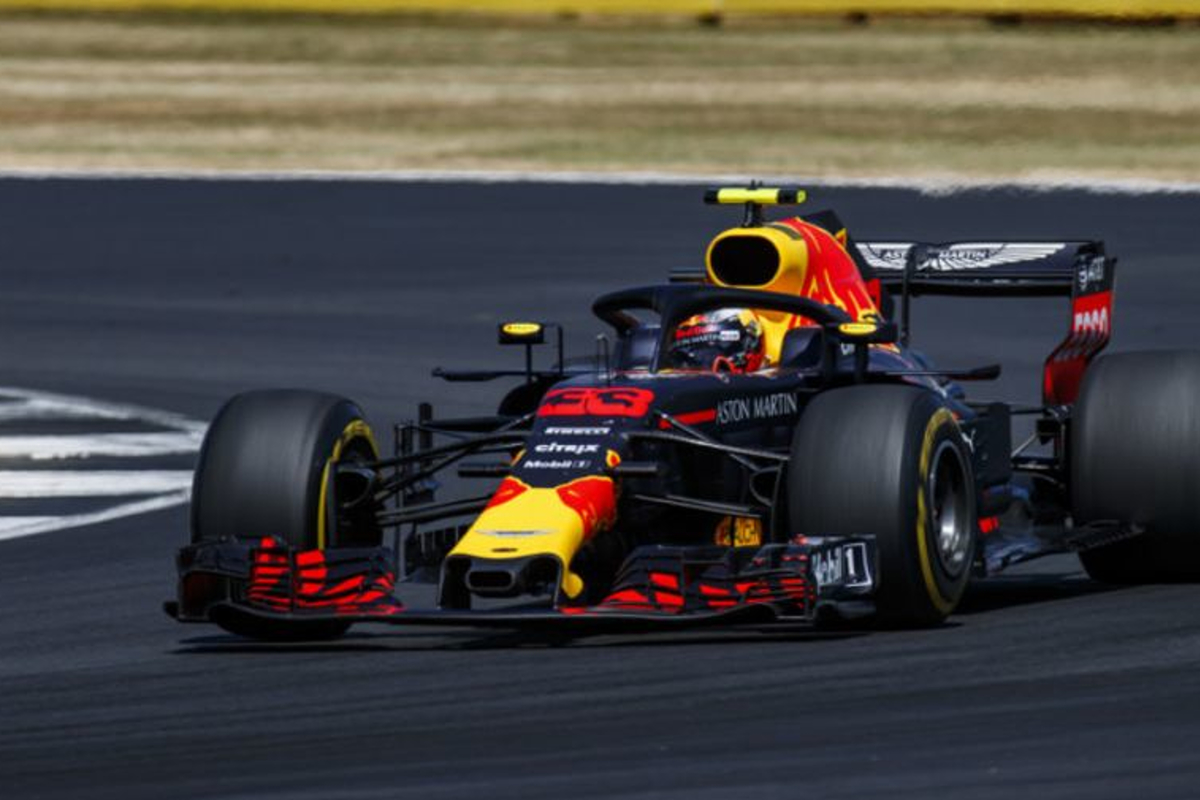 Max Verstappen draagt bij aan productieve bandentest op Silverstone