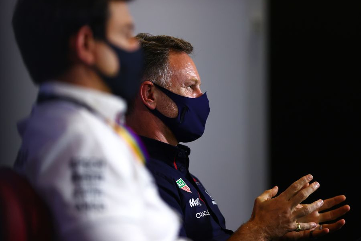 Horner: "Ik zit aan de pitmuur, Wolff in de garage naast persvoorlichter"