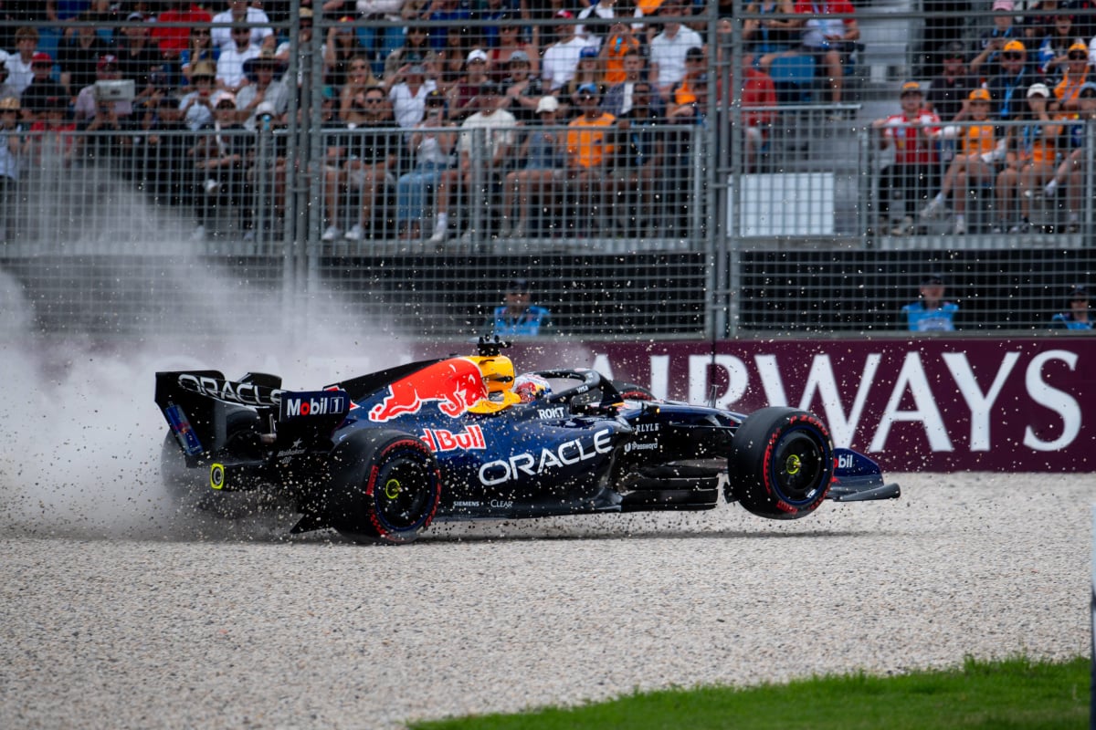 Verstappen crashes in qualifying in Melbourne