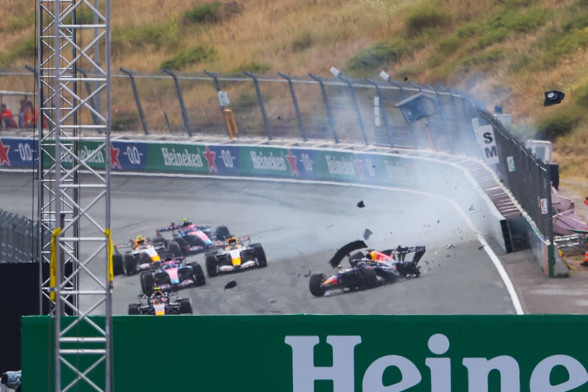 Verstappen crashes out at Zandvoort