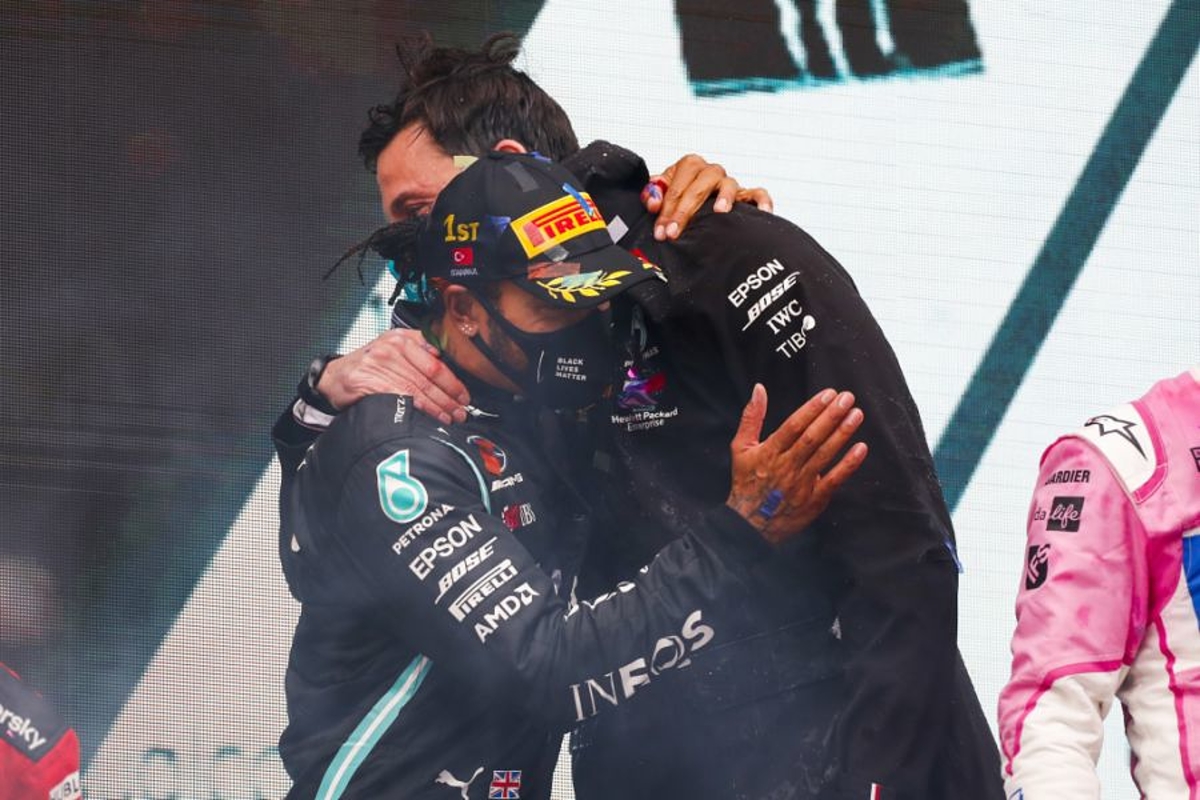 Hamilton finally signs new deal with Mercedes
