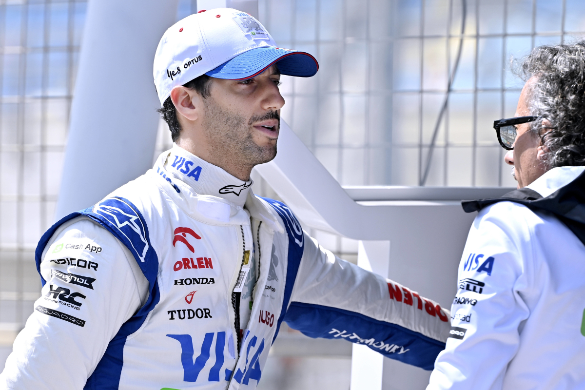 Daniel Ricciardo klokt snelste tijd tijdens eerste vrije training in Bahrein, Verstappen zesde