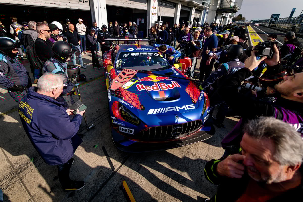 Verstappen during test day ahead of NLS2