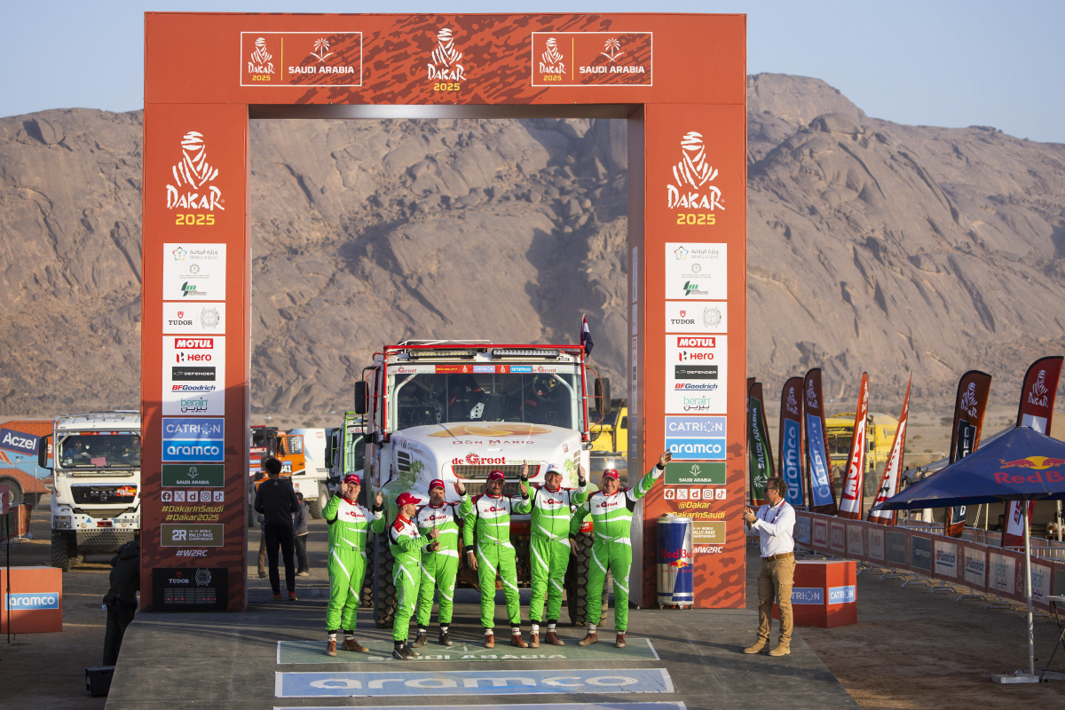 Dakar 2025: De Groot breekt duim bij angstaanjagende crash met lokale: "Anders was hij dood"