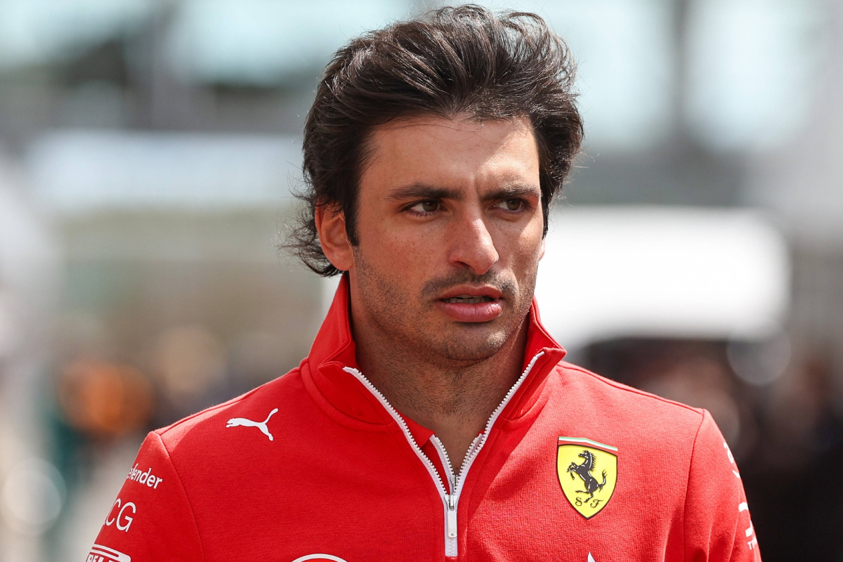 Sainz 'given DEADLINE' for F1 move by Ferrari rivals