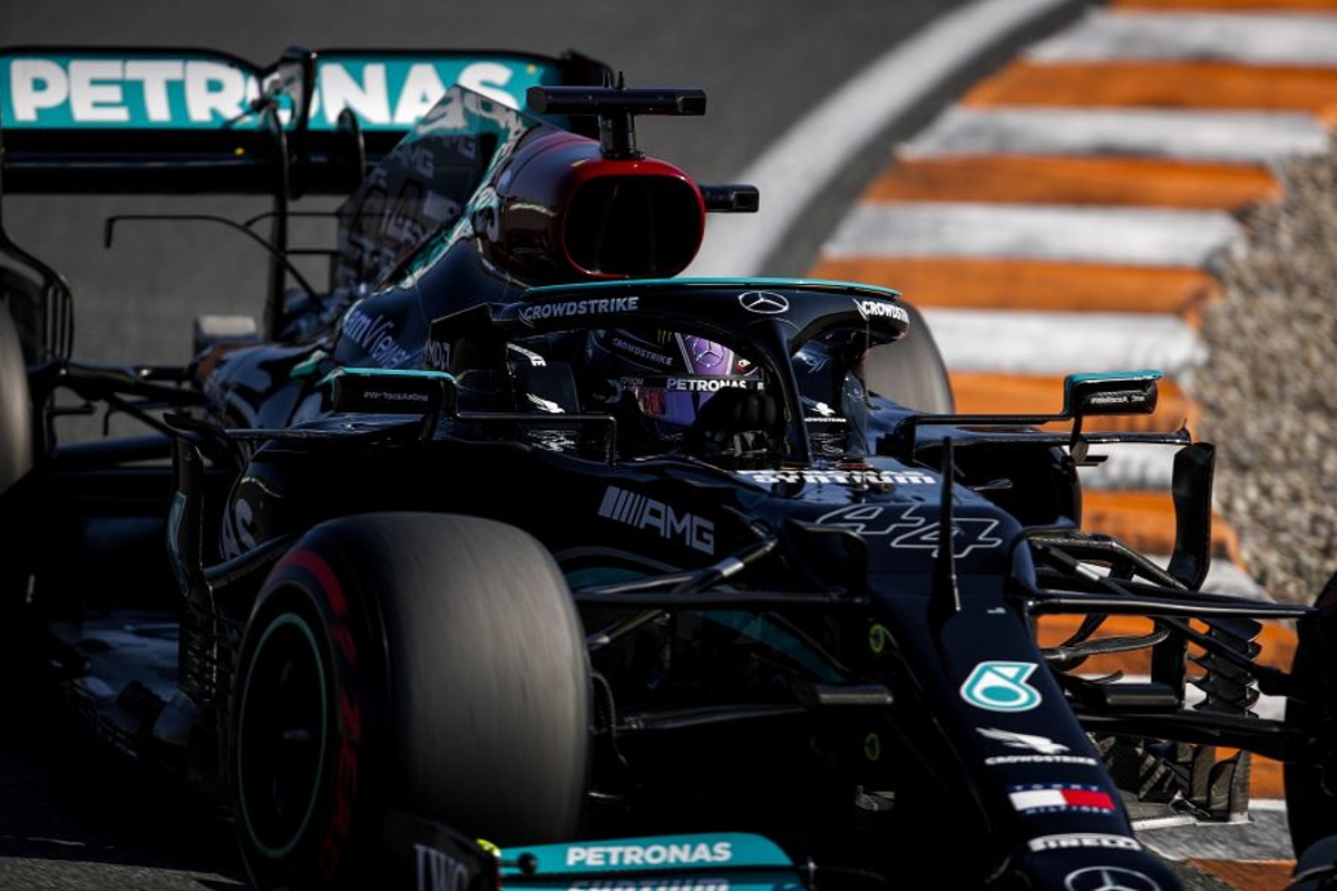 Hamilton sportief: 'Verstappen deed het fantastisch en verdient het om hier op pole te staan'