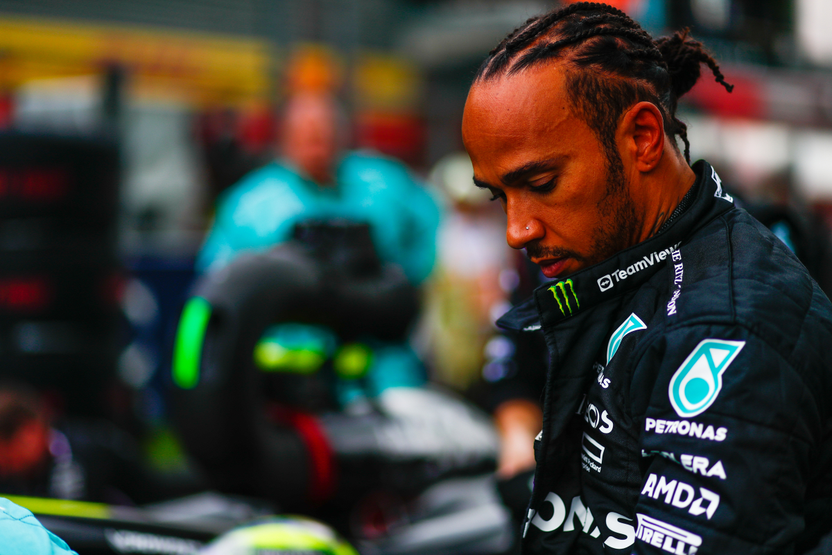 Hamilton hekelt 'onvoorspelbare' Mercedes na P8 in São Paulo: "Nog twee races met dit ding"